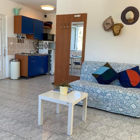 Solenta - Sunny & Bright Apartment Near Beach W Self Checkin Nečujam Eksteriør billede